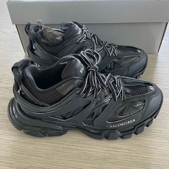 BALENCIAGA
Track logo-detailed mesh and rubber sneakers - Picture 5 of 10